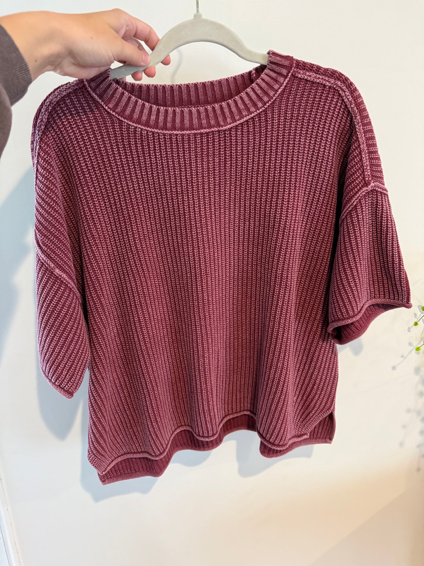BERRY WASHED SHORT SLEEVE SWEATER